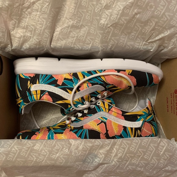VANS tennis shoes - Picture 1 of 5